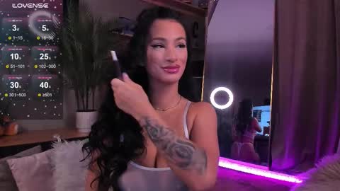 Snapshot of jessicaverse chatting on 11-17-25, 04:40 Jess online show from 11-17-25, 04:40