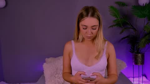 jessiellle online show from 10-23-25, 07:07