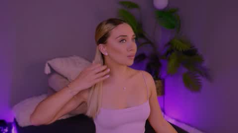 jessiellle online show from 11-07-25, 08:20