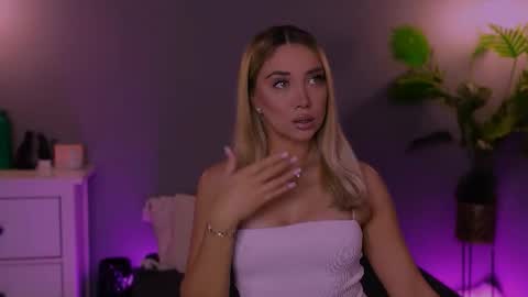 jessiellle online show from 11-18-25, 12:20