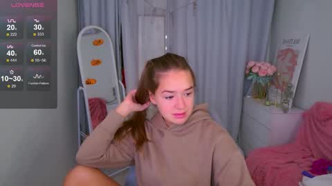 Snapshot of jessiestarz chatting on 10-14-25, 01:56 Jessi online show from 10-14-25, 01:56