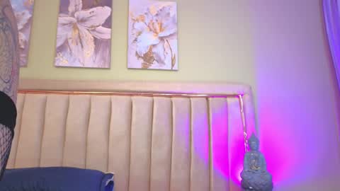 Jessy Mateus online show from 10-17-25, 04:59