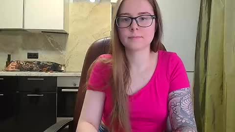 Snapshot of jessy_yng chatting on 10-09-25, 11:41 jessy_yng online show from 10-09-25, 11:41