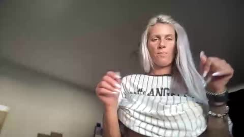 Jessye online show from 09-16-25, 01:45