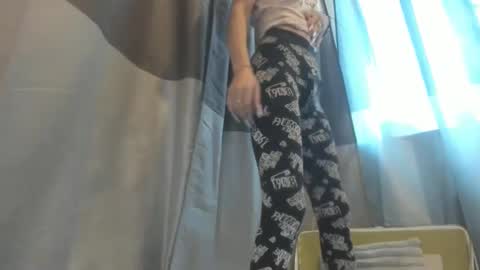 Snapshot of jessystarrr chatting on 10-25-25, 06:10 Jessy online show from 10-25-25, 06:10