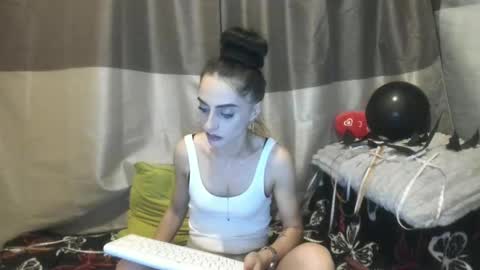 Snapshot of jessystarrr chatting on 11-09-25, 01:26 Jessy online show from 11-09-25, 01:26