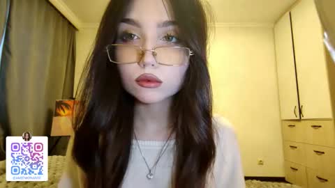 I am Gina ntmu Lets hit 10 Thumbs Up together online show from 12-21-25, 06:42