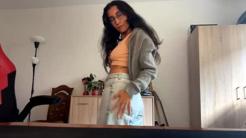 Snapshot of jettycuteeva chatting on 10-13-25, 02:50 Eva online show from 10-13-25, 02:50