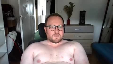 Snapshot of jeuneloup92 chatting on 09-12-25, 03:23 jeuneloup92 online show from 09-12-25, 03:23