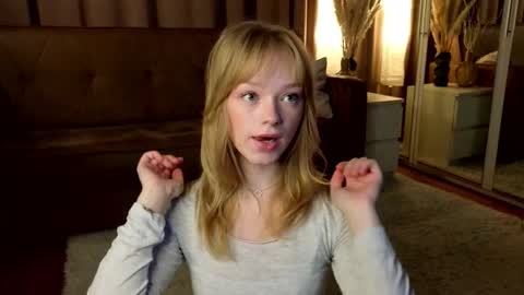 Gwen online show from 12-21-25, 07:15