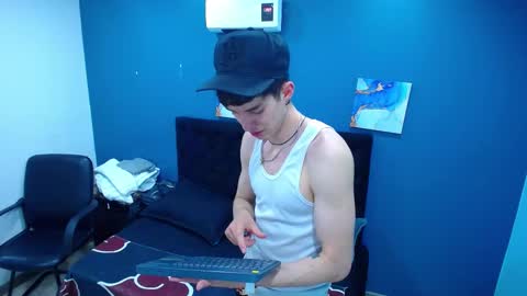 Jheampiero online show from 10-31-25, 01:56