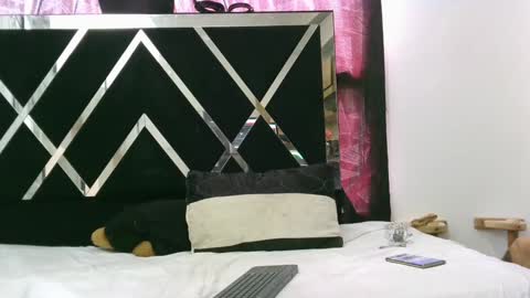 Snapshot of jhoana_aston chatting on 01-07-25, 03:54 jhoana aston - daniel online show from 01-07-25, 03:54