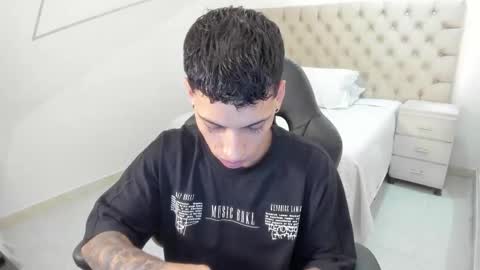 jhoanleandro online show from 09-23-25, 05:32