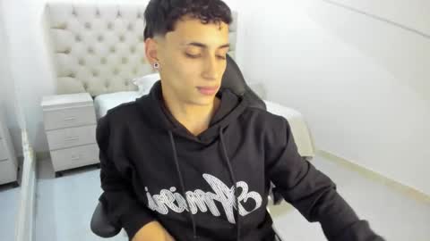 jhoanleandro online show from 11-20-25, 04:34