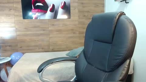 Snapshot of jhoellx chatting on 10-11-25, 07:45 Jhoel online show from 10-11-25, 07:45