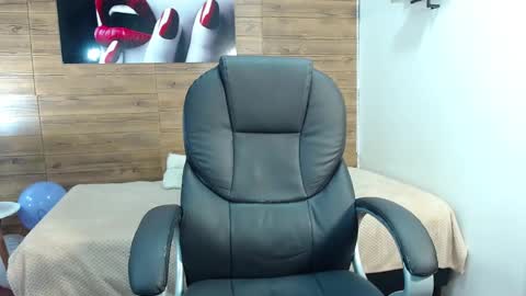 Snapshot of jhoellx chatting on 10-12-25, 12:59 Jhoel online show from 10-12-25, 12:59