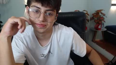 Snapshot of jhoellx chatting on 10-28-25, 08:44 Jhoel online show from 10-28-25, 08:44