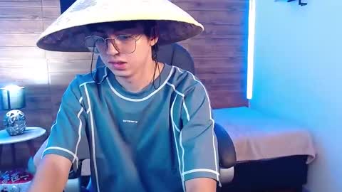 Snapshot of jhoellx chatting on 10-31-25, 09:49 Jhoel online show from 10-31-25, 09:49