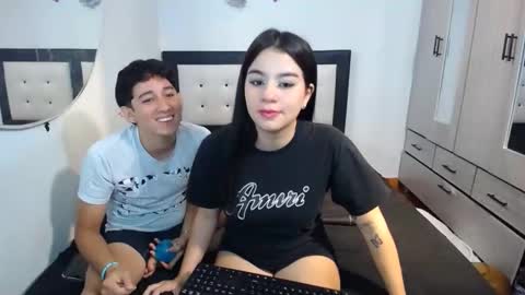 Snapshot of jhon_and_nicolle chatting on 11-26-25, 08:48 Jhon and nicolle online show from 11-26-25, 08:48