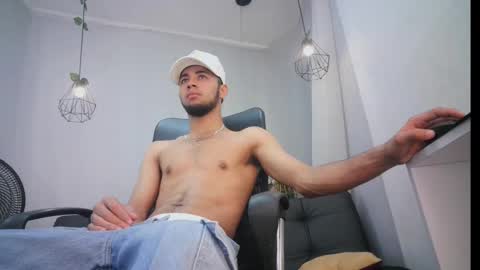 jhon_malo online show from 02-08-25, 03:41