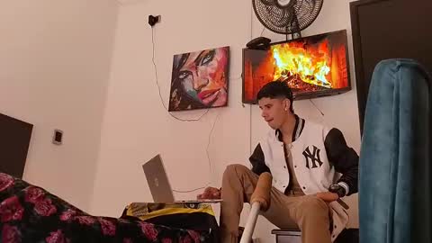 Snapshot of jhongrey2 chatting on 12-31-24, 04:46 jhon online show from 12-31-24, 04:46