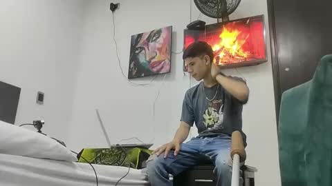 Snapshot of jhongrey2 chatting on 01-03-25, 11:12 jhon online show from 01-03-25, 11:12