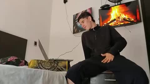 Snapshot of jhongrey2 chatting on 01-28-25, 03:25 jhon online show from 01-28-25, 03:25