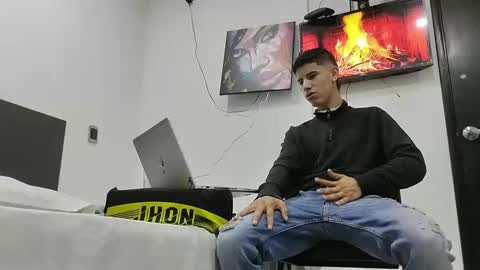 Snapshot of jhongrey2 chatting on 02-02-25, 12:30 jhon online show from 02-02-25, 12:30