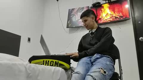 Snapshot of jhongrey2 chatting on 02-02-25, 03:32 jhon online show from 02-02-25, 03:32