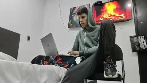 Snapshot of jhongrey2 chatting on 02-13-25, 02:45 jhon online show from 02-13-25, 02:45