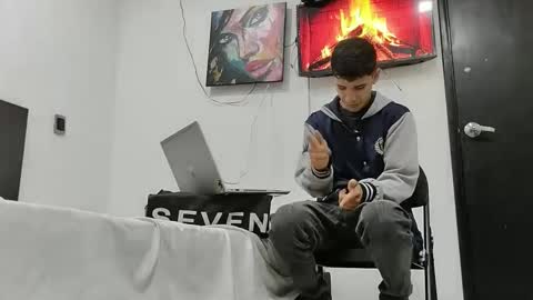 Snapshot of jhongrey2 chatting on 02-22-25, 03:47 jhon online show from 02-22-25, 03:47