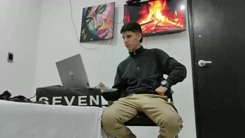 Snapshot of jhongrey2 chatting on 02-24-25, 03:09 jhon online show from 02-24-25, 03:09