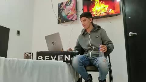 Snapshot of jhongrey2 chatting on 02-28-25, 07:14 jhon online show from 02-28-25, 07:14