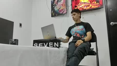 Snapshot of jhongrey2 chatting on 03-01-25, 03:10 jhon online show from 03-01-25, 03:10