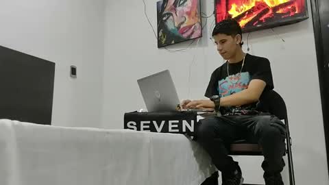 Snapshot of jhongrey2 chatting on 03-01-25, 12:01 jhon online show from 03-01-25, 12:01
