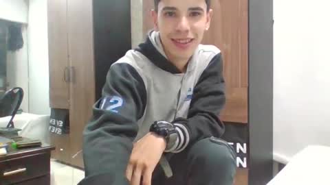 Snapshot of jhongrey2 chatting on 03-02-25, 12:20 jhon online show from 03-02-25, 12:20