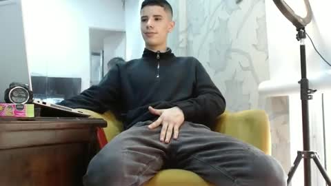 Snapshot of jhongrey2 chatting on 10-02-25, 08:38 jhon online show from 10-02-25, 08:38