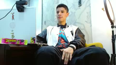 Snapshot of jhongrey2 chatting on 10-17-25, 04:15 jhon online show from 10-17-25, 04:15
