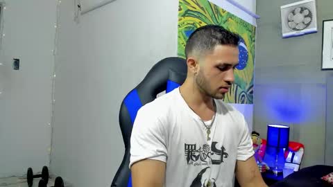 Snapshot of jhonny_flames7 chatting on 11-26-25, 12:00 jhonny online show from 11-26-25, 12:00