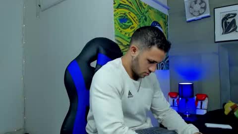 Snapshot of jhonny_flames7 chatting on 11-29-25, 08:23 jhonny online show from 11-29-25, 08:23