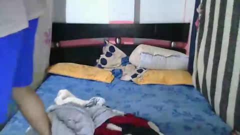 Snapshot of jhonson_laura3 chatting on 09-17-25, 04:03 jonny y laura online show from 09-17-25, 04:03