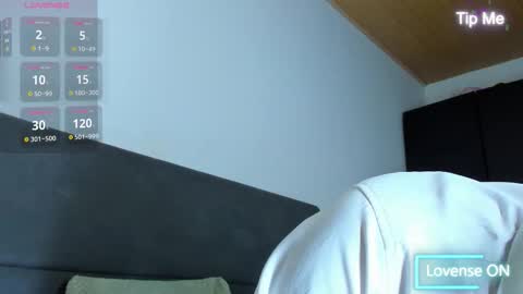 Jhony Alzate online show from 10-16-25, 02:45