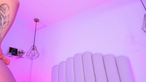 Snapshot of jimena_white1 chatting on 12-13-24, 05:27 JIMENA online show from 12-13-24, 05:27