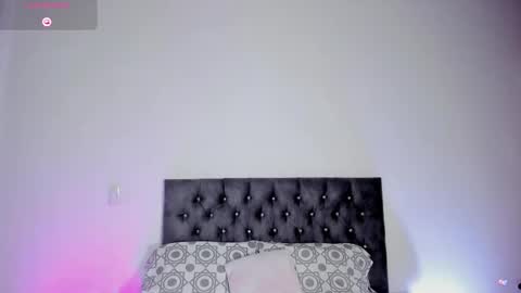 Snapshot of jimena_white1 chatting on 09-24-25, 03:32 JIMENA online show from 09-24-25, 03:32