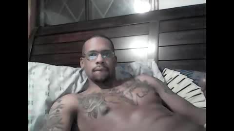 Snapshot of jimmytatto33 chatting on 01-18-25, 10:17 jimmytatto33 online show from 01-18-25, 10:17