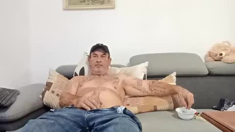 Snapshot of jirkasoukr chatting on 11-12-25, 12:27 jirkasoukr online show from 11-12-25, 12:27