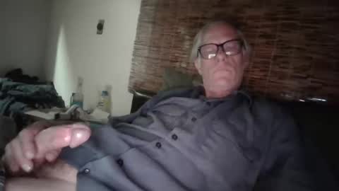 Snapshot of jizzmitten5 chatting on 09-17-25, 08:16 jizzmitten5 online show from 09-17-25, 08:16