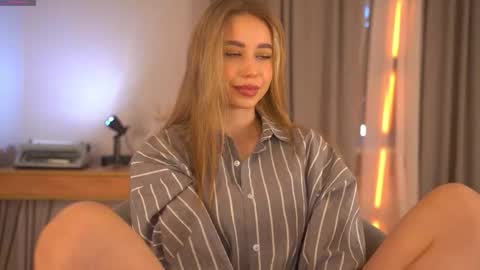 Snapshot of jjennnyy chatting on 02-11-26, 07:57 Jenny online show from 02-11-26, 07:57