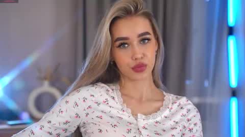 Snapshot of jjennnyy chatting on 02-19-26, 08:10 Jenny online show from 02-19-26, 08:10