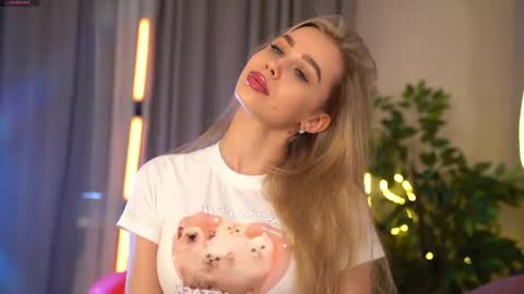 Snapshot of jjennnyy chatting on 02-23-26, 08:22 Jenny online show from 02-23-26, 08:22